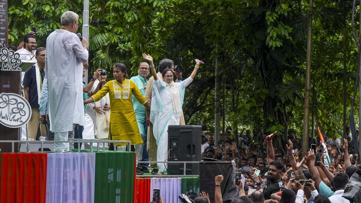 Kolkata Solidarity Hub Convenes Emergency Rally at College Square Condemning Delhi Police Violence